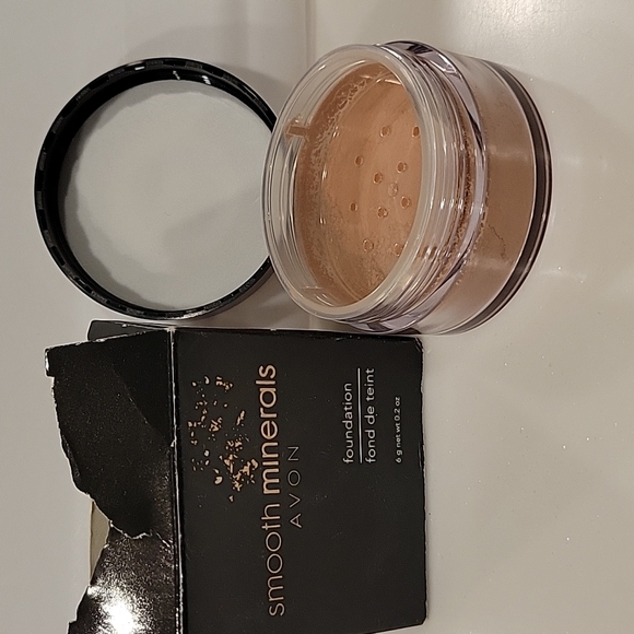 Smooth Minerals foundation, New in box, no tags - Picture 2 of 4